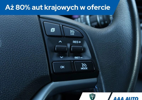 Hyundai Tucson cena 75000 przebieg: 111606, rok produkcji 2017 z Łapy małe 326